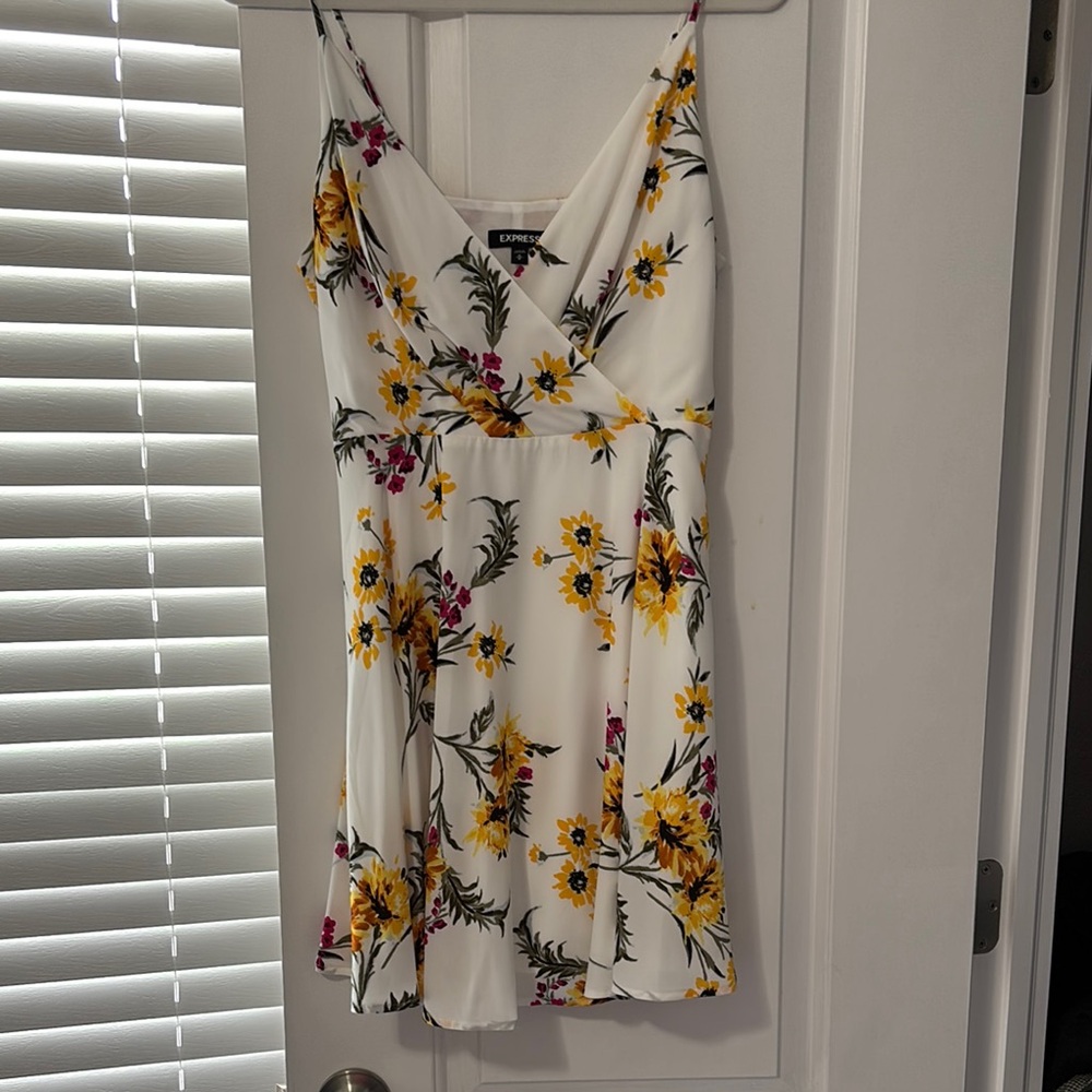 NWOT Express floral dress